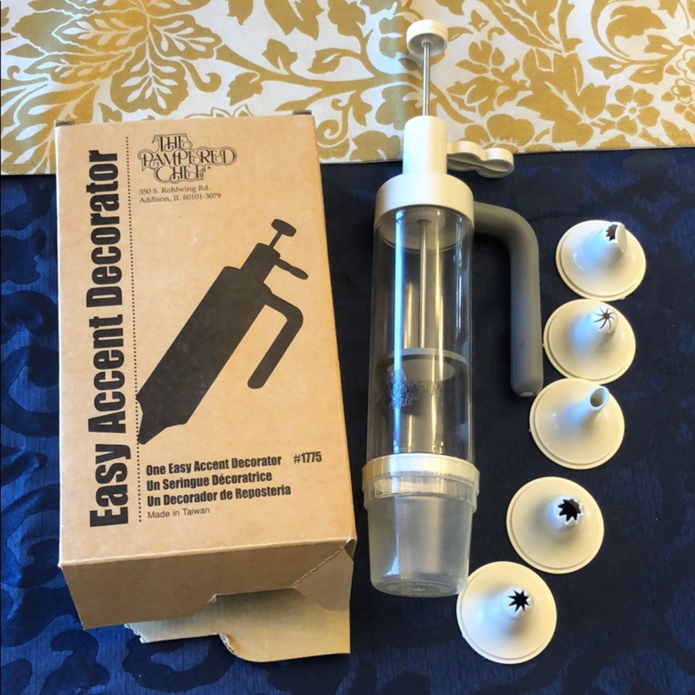 Pampered chef East accent decorator
